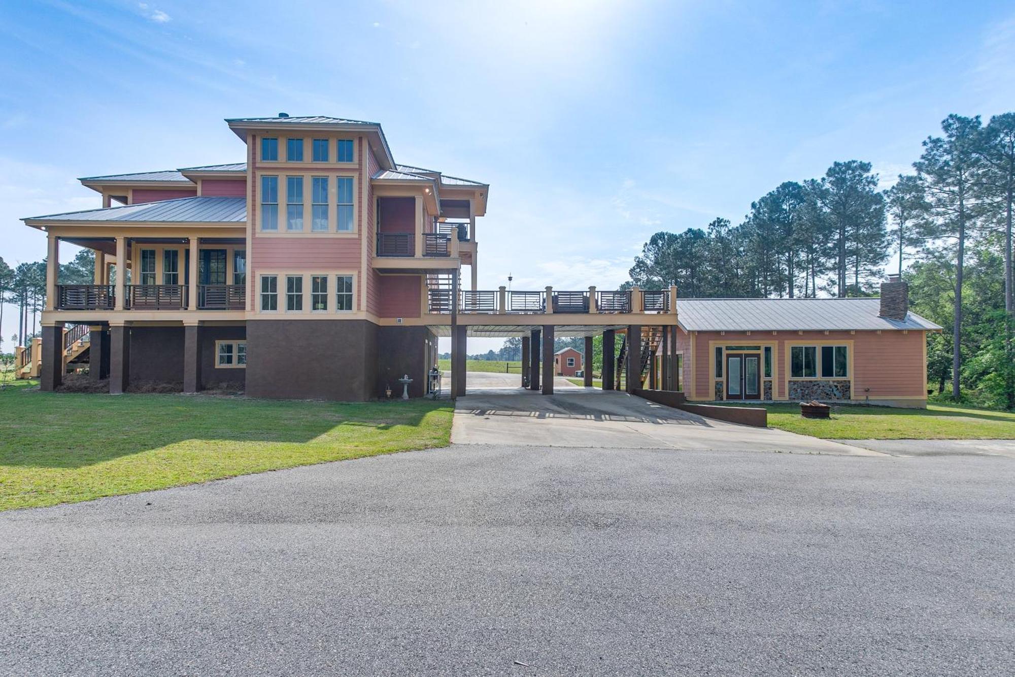 Secluded Home With Deck - Near Downtown Fitzgerald! Eksteriør billede